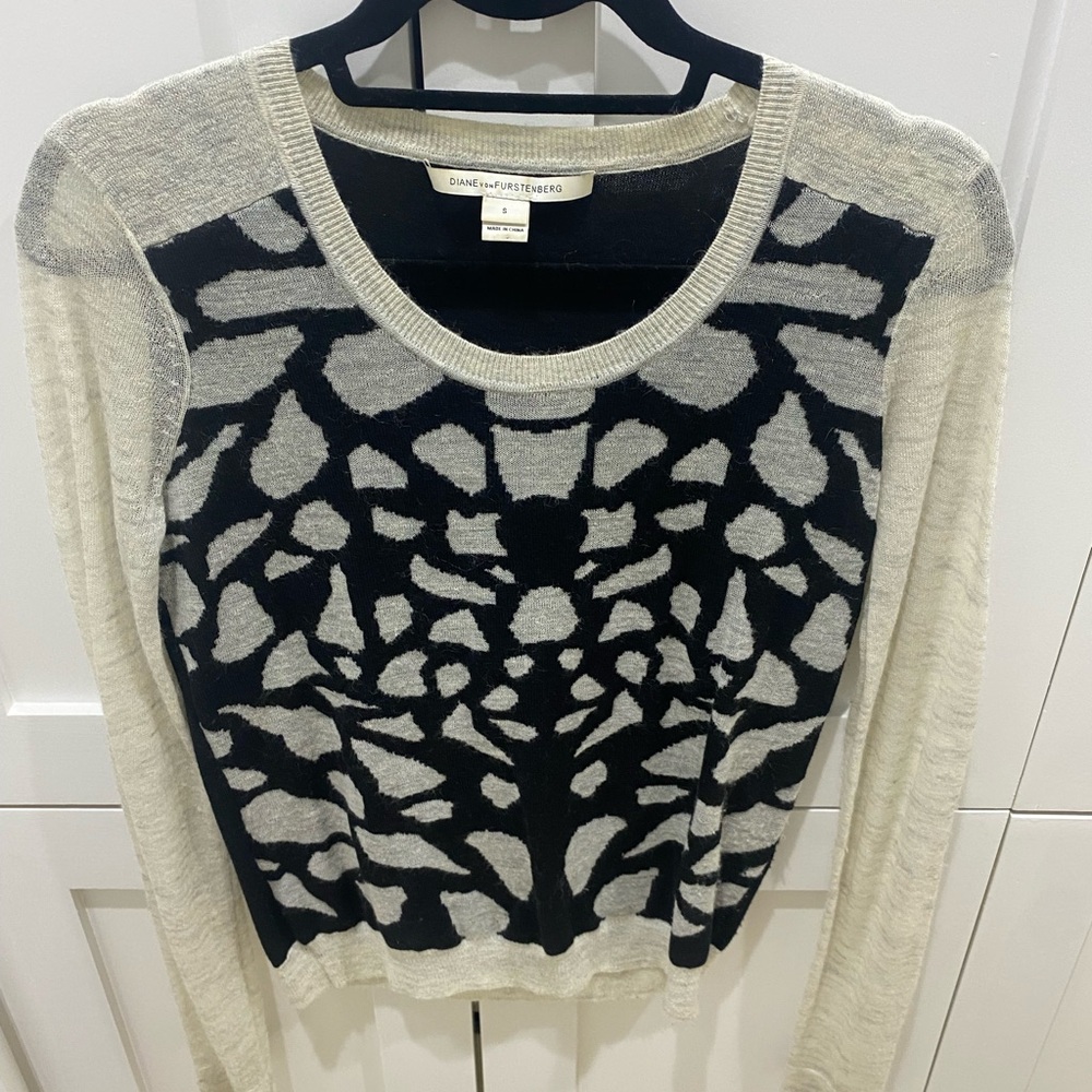Diane Von Furstenberg Black and Cream Patterned Sweater
